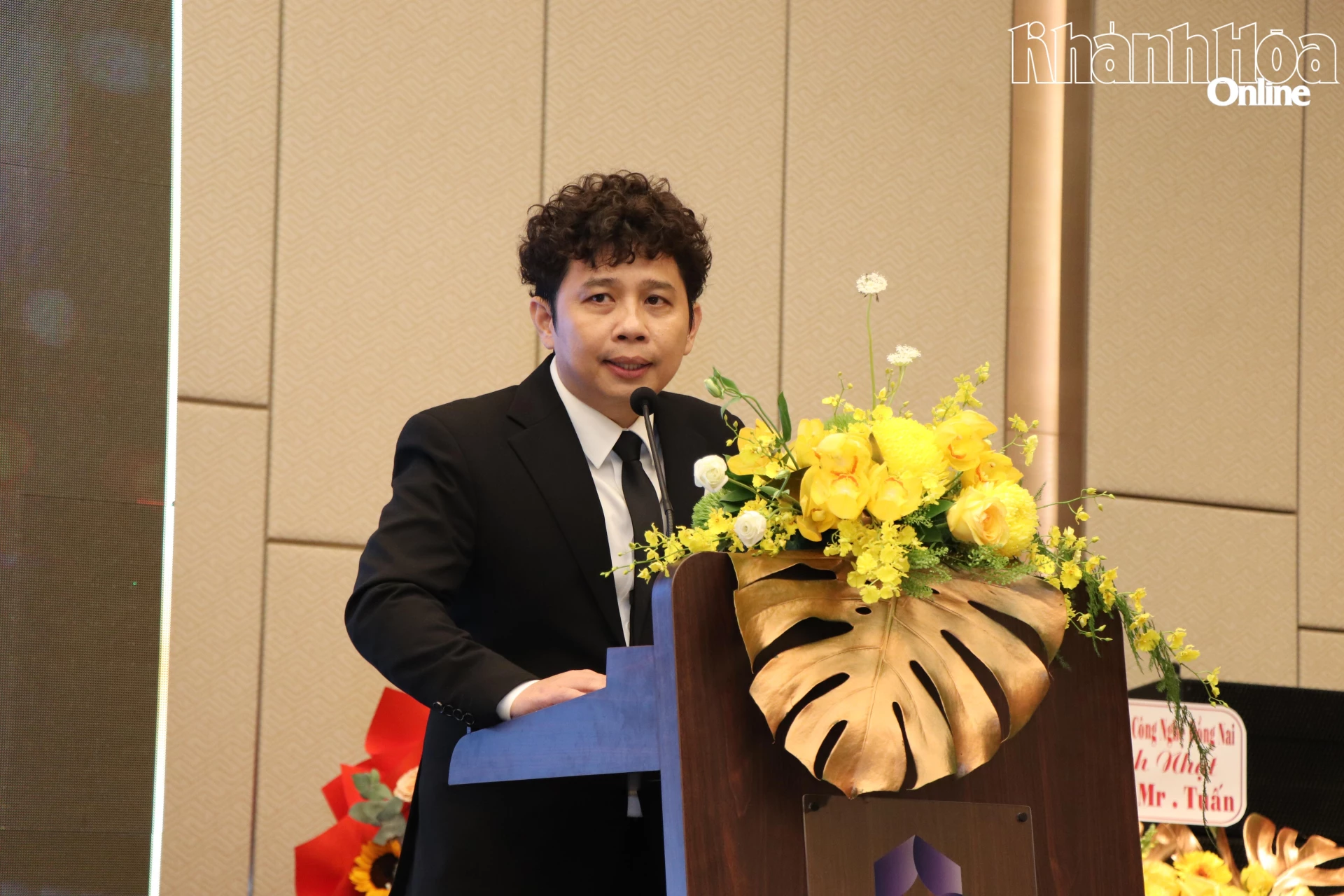 Nghiên cứu sinh Trần Văn Tuấn chia sẻ tại lễ ra mắt sách.