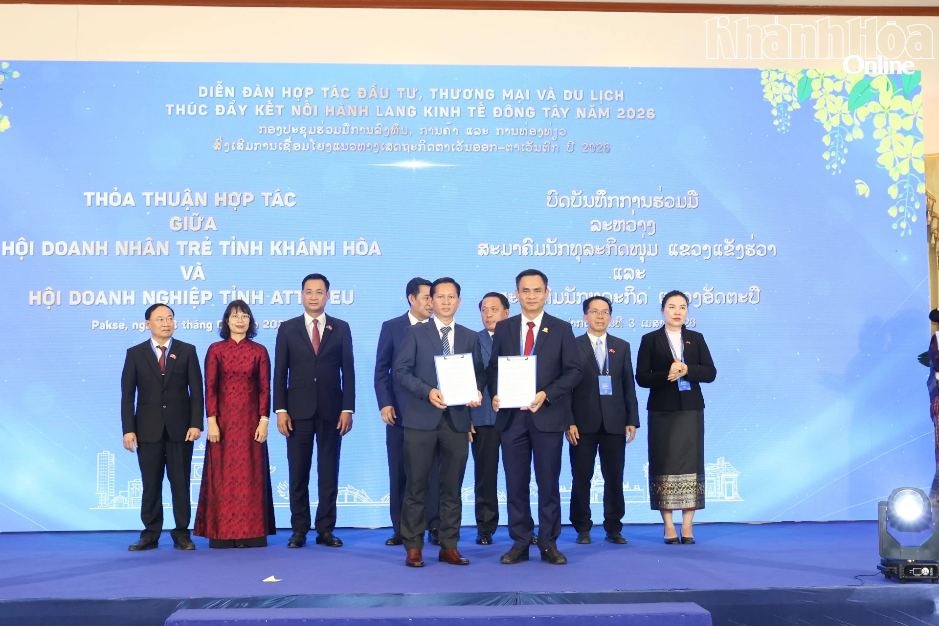 Trao Biên bản ghi nhớ hợp tác với Hội Doanh nghiệp tỉnh Attapeu.