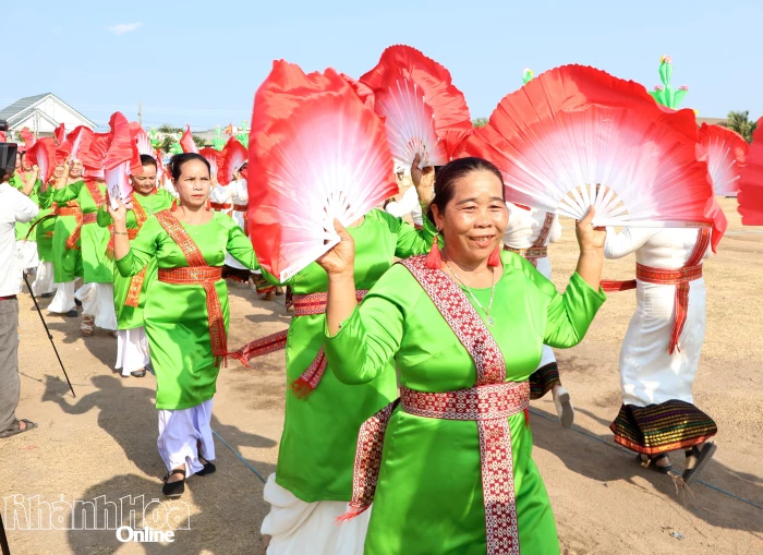 Rộn ràng Chương trình đồng diễn nghệ thuật chào mừng Lễ hội Rija Nagar
