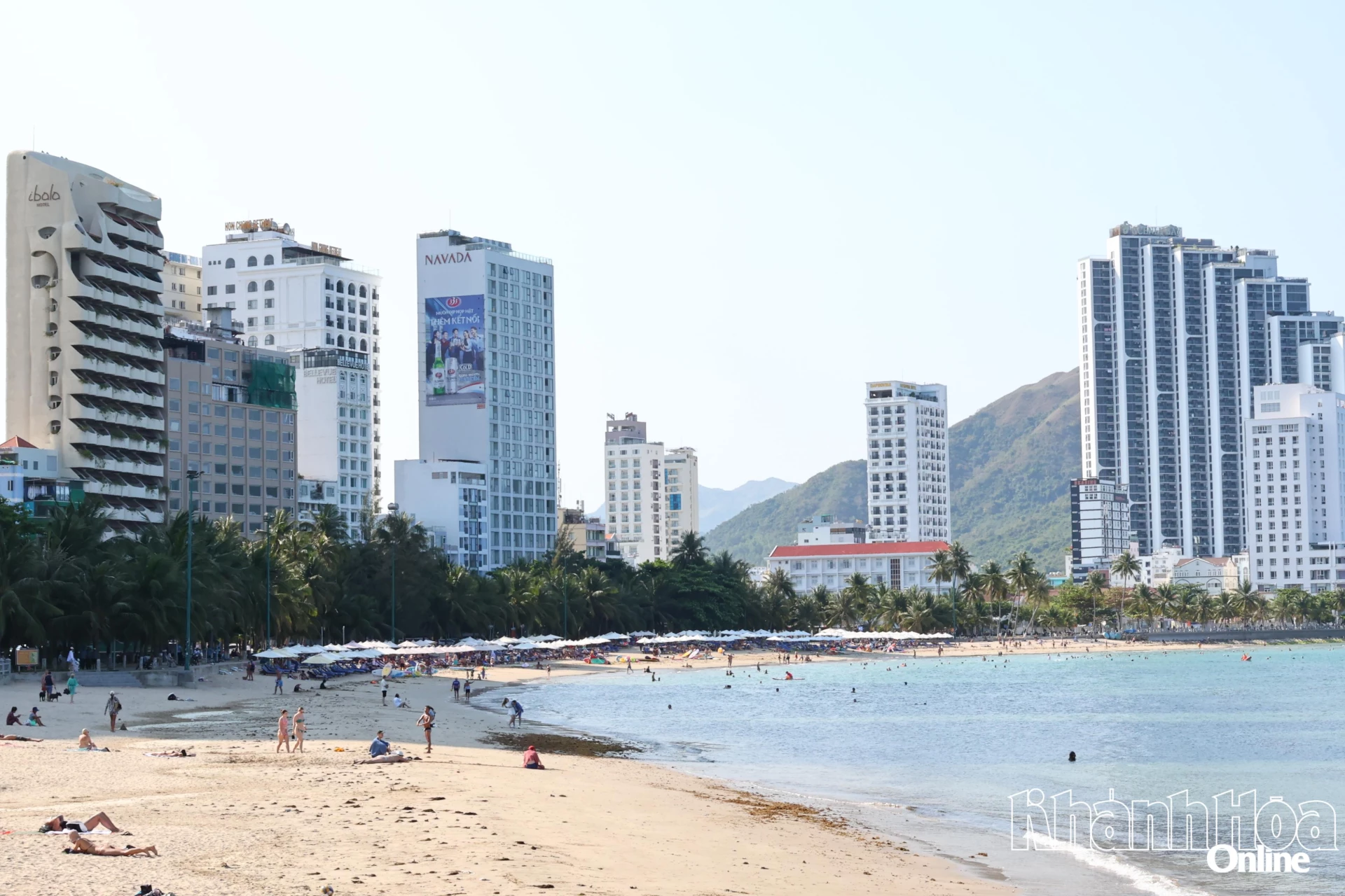 Bãi tắm Hòn Chồng Nha Trang.