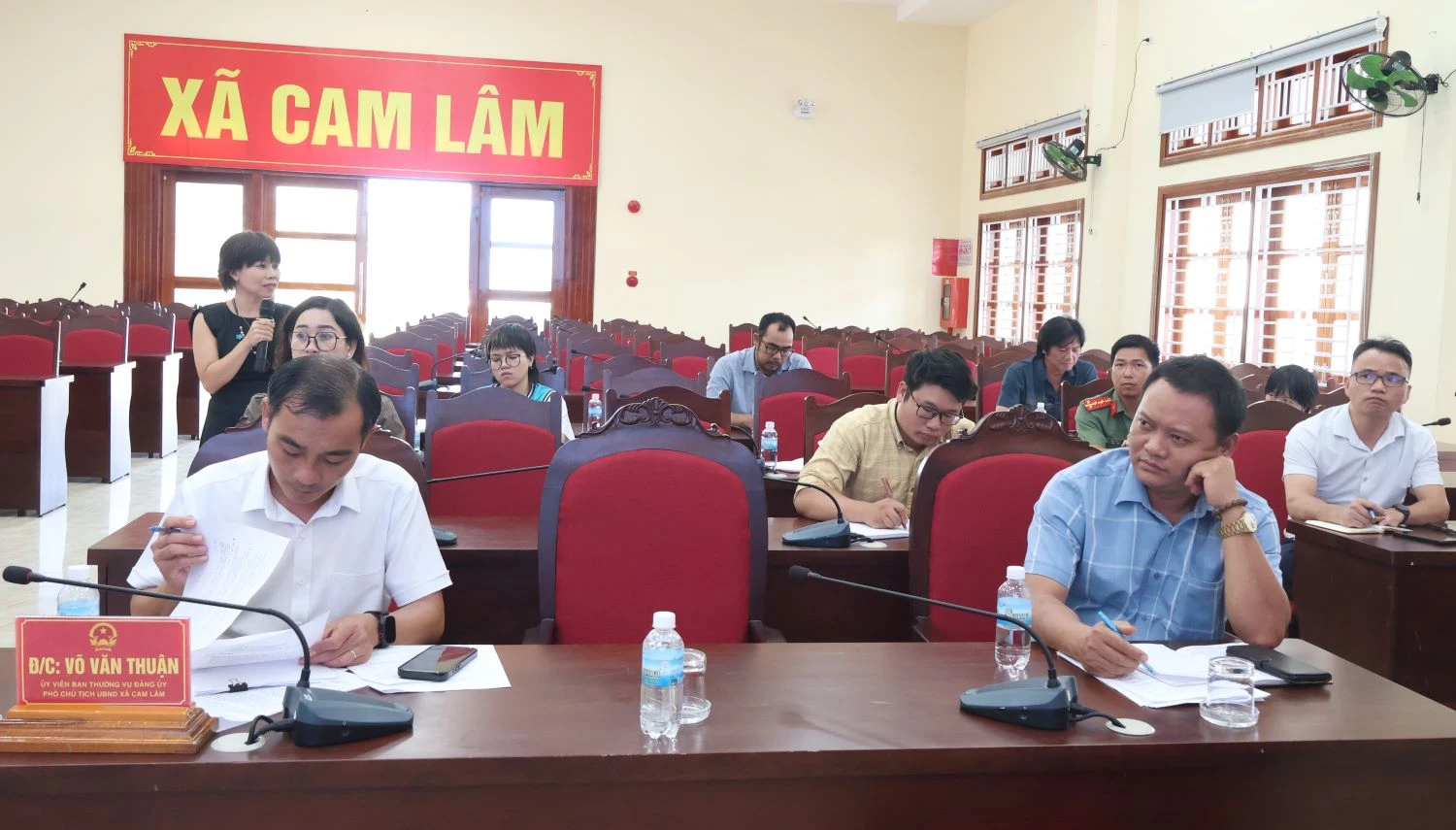 Đại diện hộ dân có đất bị thu hồi phát biểu ý kiến.