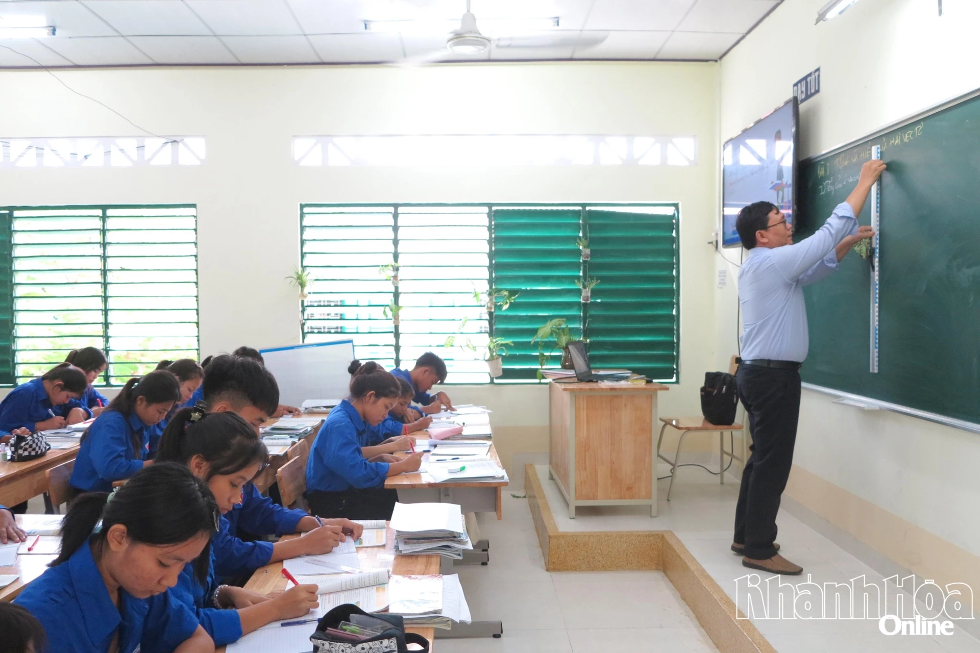 Tiết học tại Trường Phổ thông Dân tộc nội trú THPT tỉnh Khánh Hòa. 