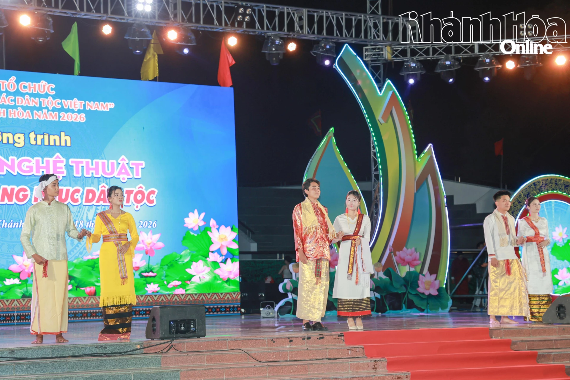 Màn trình diễn trang phục dân tộc của đồng bào Chăm.