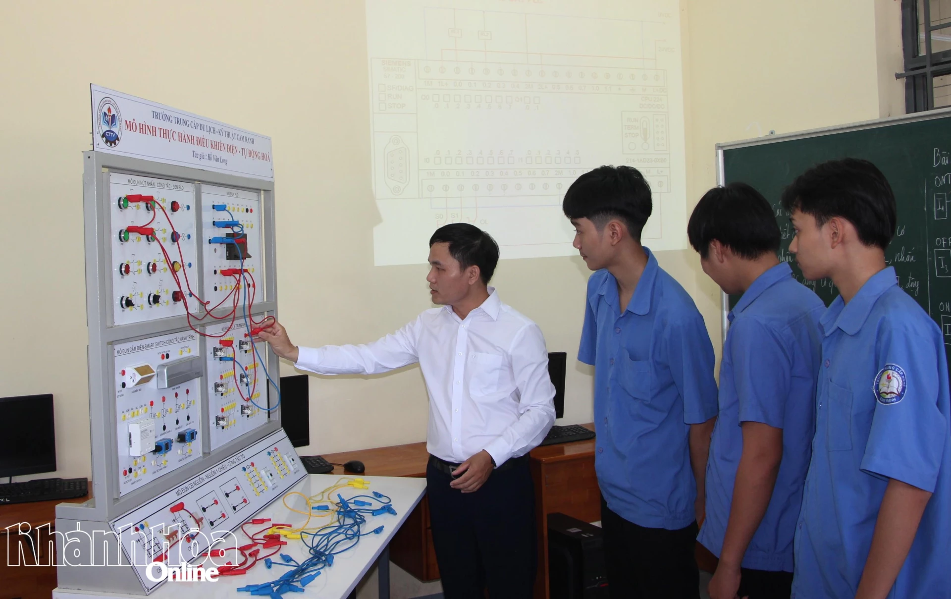 Dạy nghề điện, điện công nghiệp cho người lao động tại phường Cam Ranh.