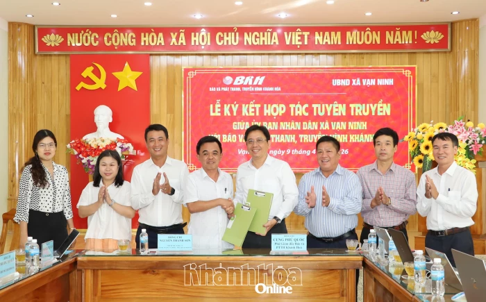 Báo và Phát thanh, Truyền hình Khánh Hòa ký kết phối hợp tuyên truyền với xã Vạn Ninh