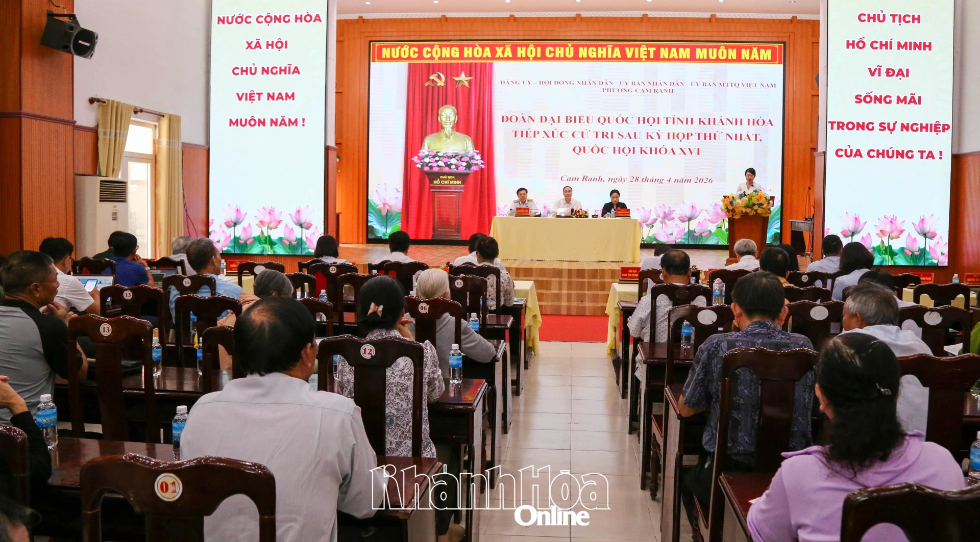 Quang cảnh tại buổi tiếp xúc