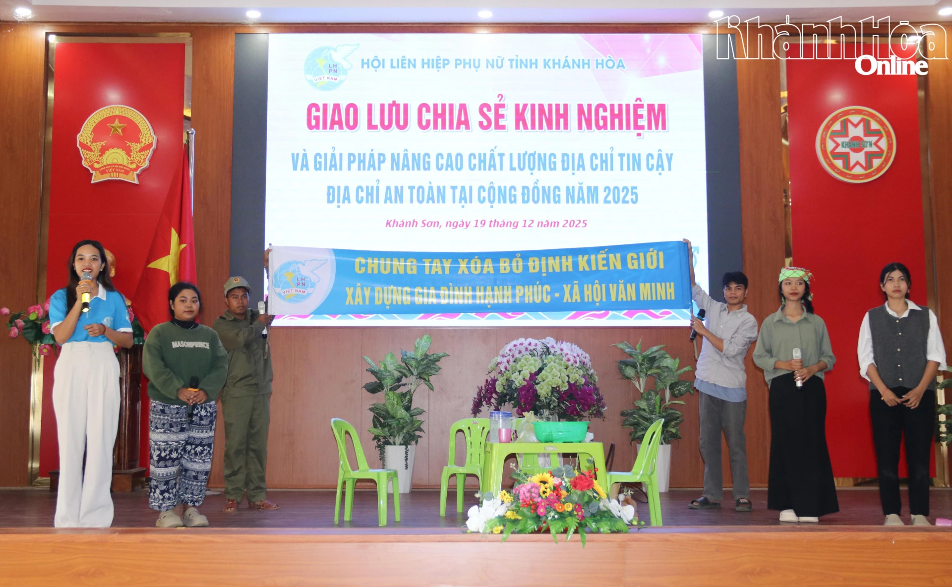 Các hoạt động tuyên truyền về xây dựng gia đình hạnh phúc được lồng ghép trong các hoạt động giao lưu, chia sẻ.