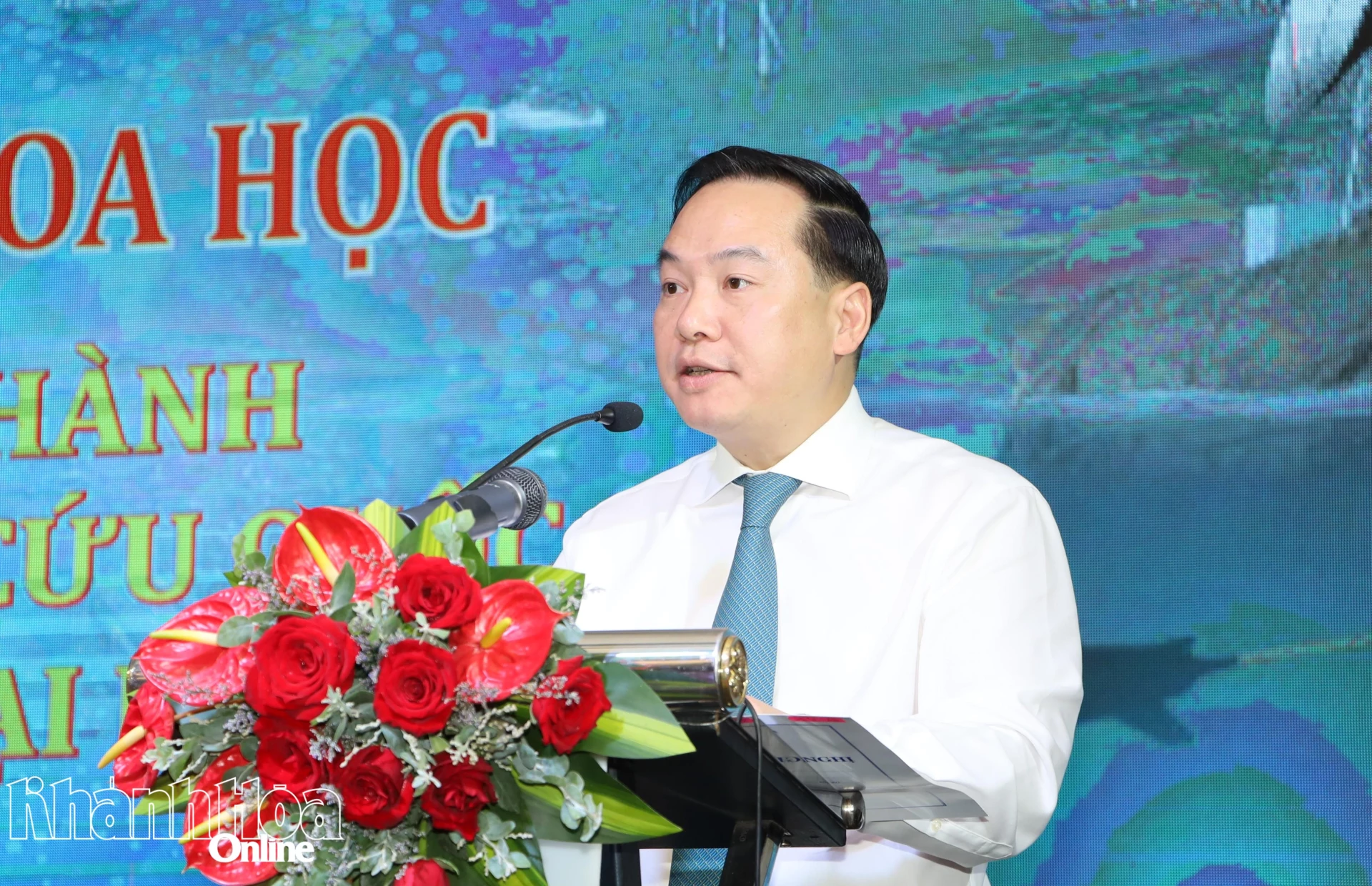 Phó Bí thư Thường trực Tỉnh ủy Hồ Xuân Trường phát biểu định hướng tại hội thảo.