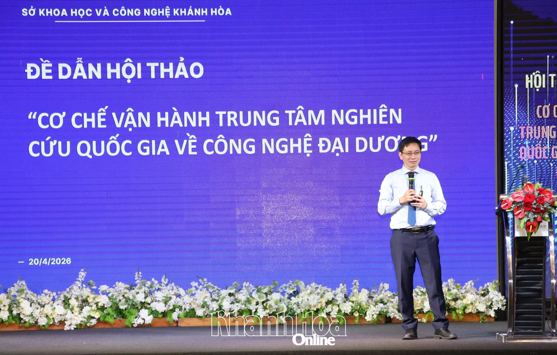 Ông Phạm Quốc Hoàn - Giám đốc Sở Khoa học và Công nghệ báo cáo đề dẫn tại hội thảo.