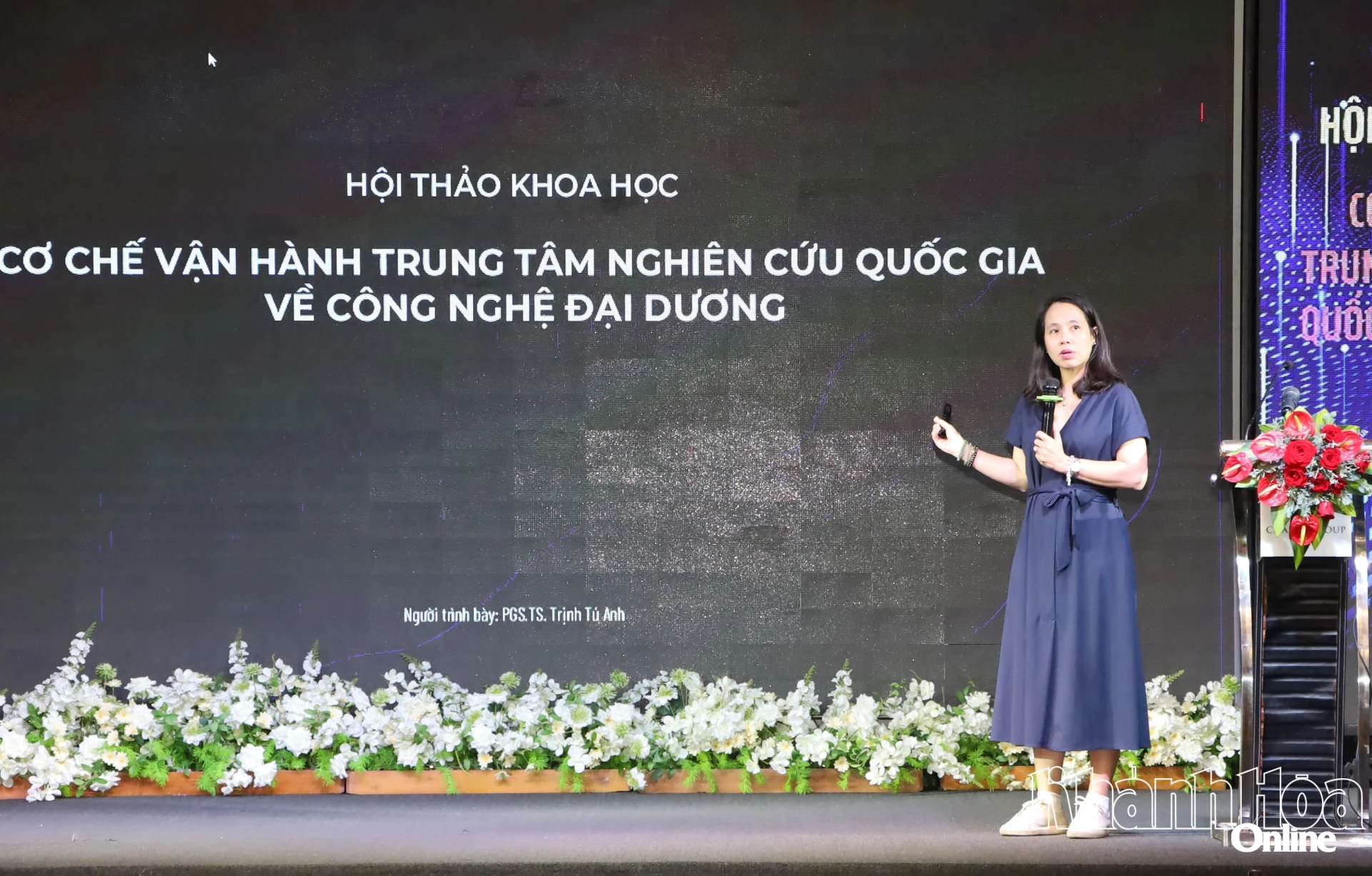 PGS.TS Trịnh Tú Anh - Viện trưởng Viện Đô thị thông minh và quản lý, Đại học Kinh tế TP. Hồ Chí Minh trình bày tham luận tại hội thảo.