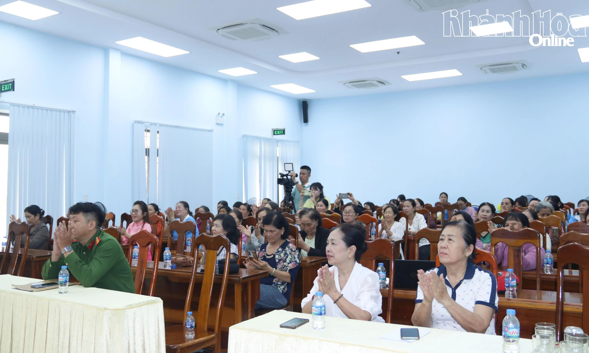 Cán bộ, hội viên phụ nữ tham gia lớp tập huấn.