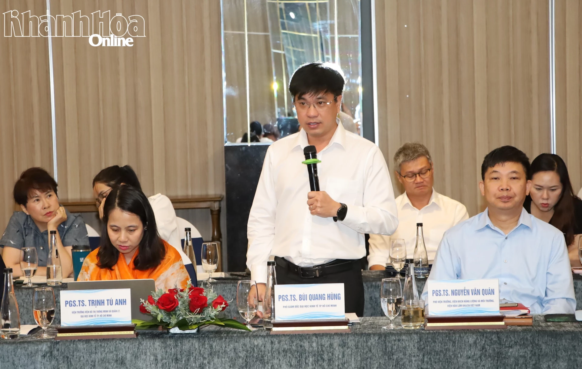 PGS.TS Bùi Quang Hùng - Phó Giám đốc Đại học Kinh tế TP. Hồ Chí Minh tham gia đóng góp ý kiến tại hội thảo.