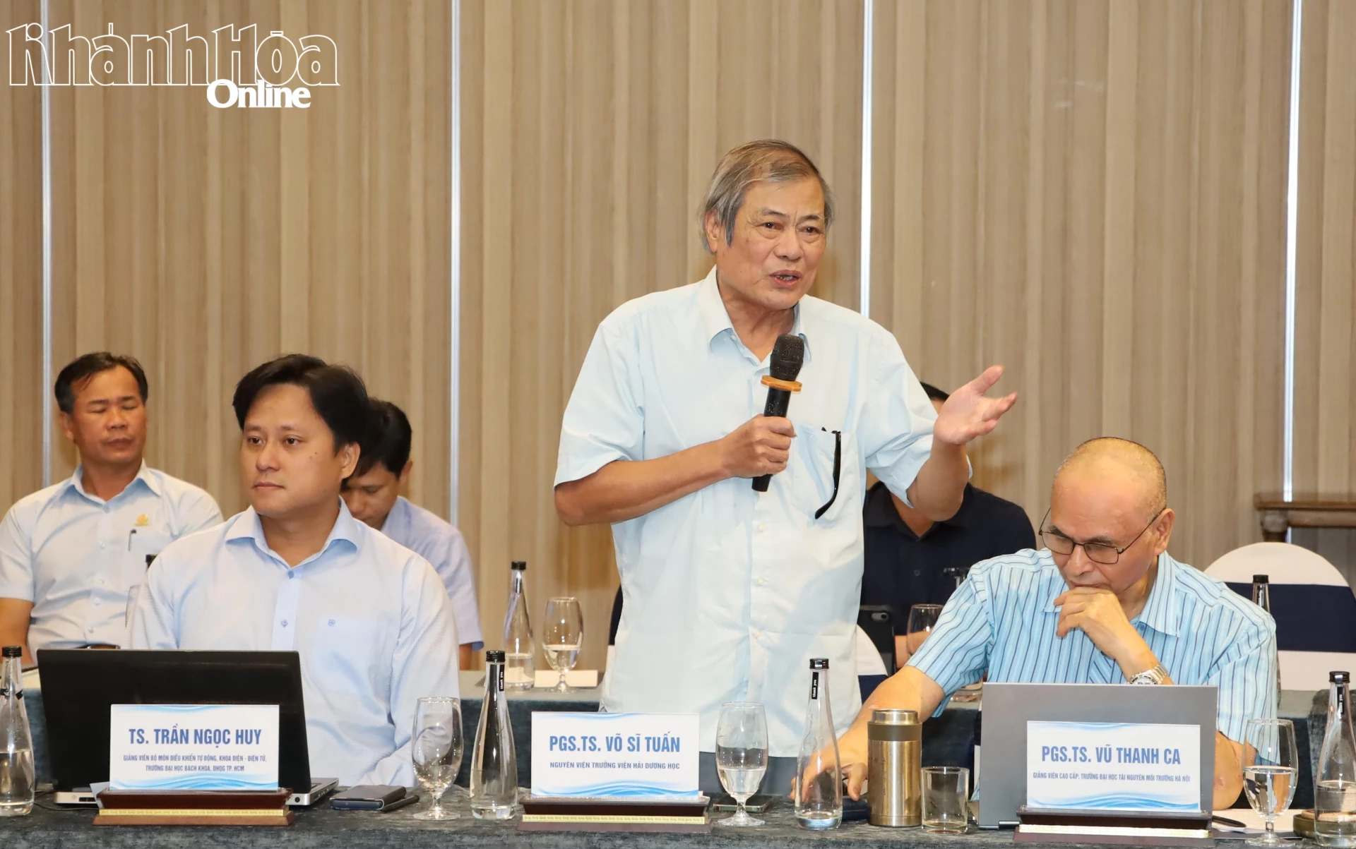  PGS.TS Võ Sỹ Tuấn -  nguyên Viện trưởng Viện Hải dương học tham gia đóng góp ý kiến tại hội thảo.