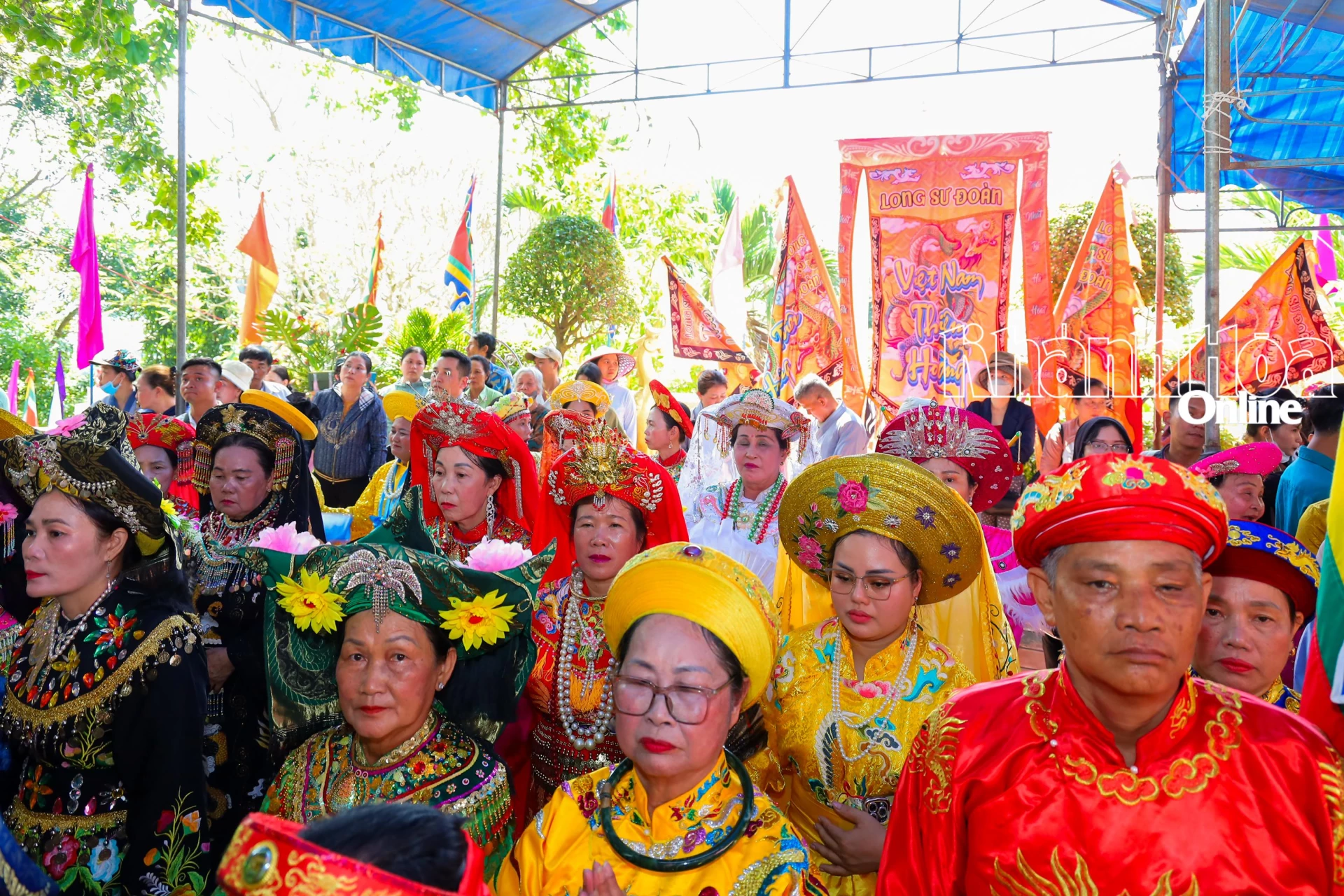 Một đoàn thực hành tín ngưỡng thờ Mẫu tham gia lễ hội Am Chúa năm 2025.