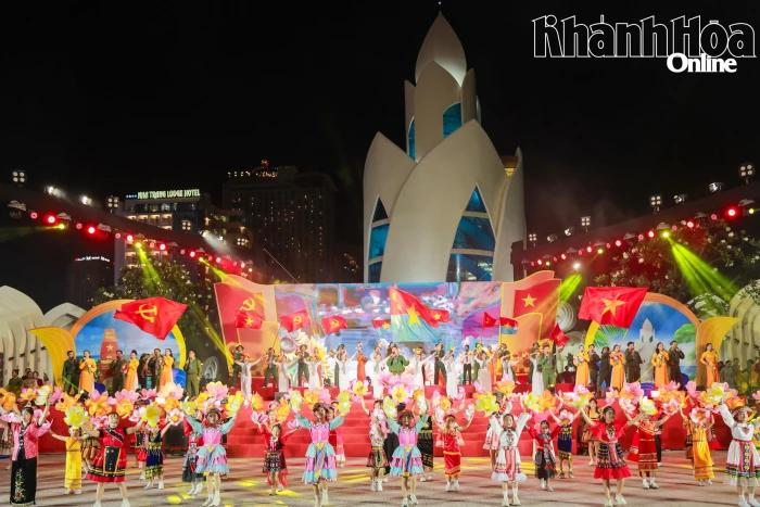 Âm vang hào hùng chương trình nghệ thuật chào mừng ngày giải phóng