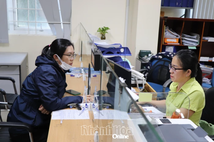 Bảo hiểm xã hội tỉnh chỉ cấp tờ bìa sổ bảo hiểm xã hội bản giấy khi có yêu cầu