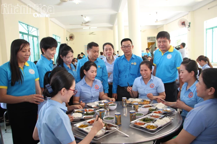 Triển khai “Bữa cơm công đoàn” chăm lo người lao động
