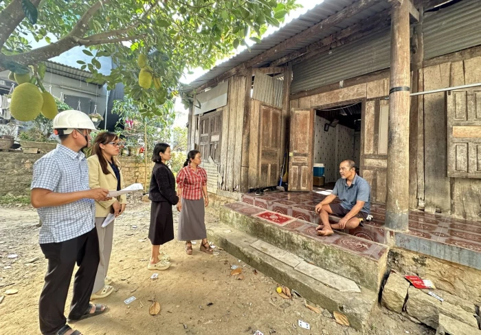 Xã Khánh Sơn kiểm tra tình trạng nhà ở con đẻ của người hoạt động kháng chiến bị nhiễm chất độc hóa học