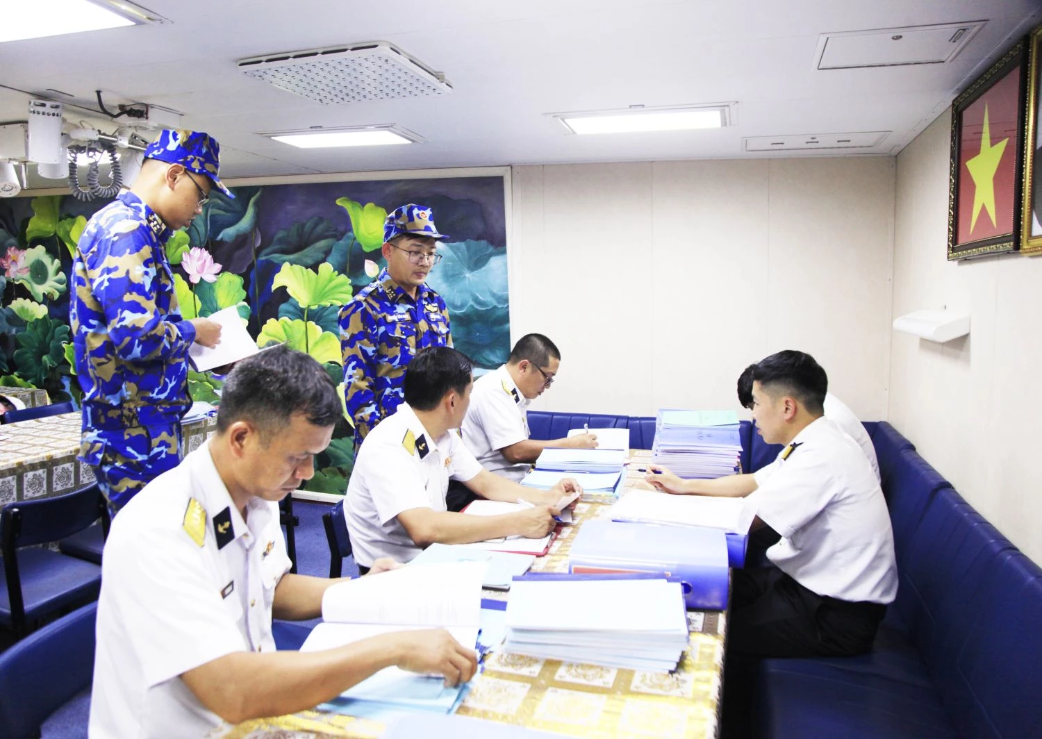 Kiểm tra văn kiện, kế hoạch, đăng ký thống kê huấn luyện tại Tàu 015-Trần Hưng Đạo.