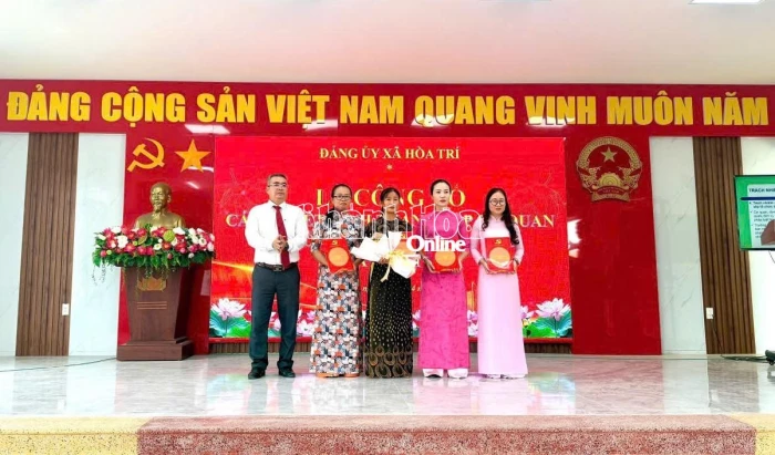 Công bố quyết định thành lập Trạm Y tế xã Hòa Trí