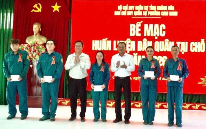 Phường Cam Ranh bế mạc huấn luyện dân quân tại chỗ năm 2026