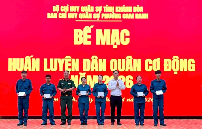 Phường Cam Ranh bế mạc huấn luyện dân quân cơ động năm 2026