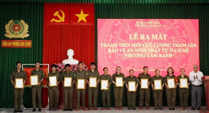 Công an phường Cam Ranh ra mắt thành viên mới lực lượng tham gia bảo vệ an ninh trật tự ở cơ sở