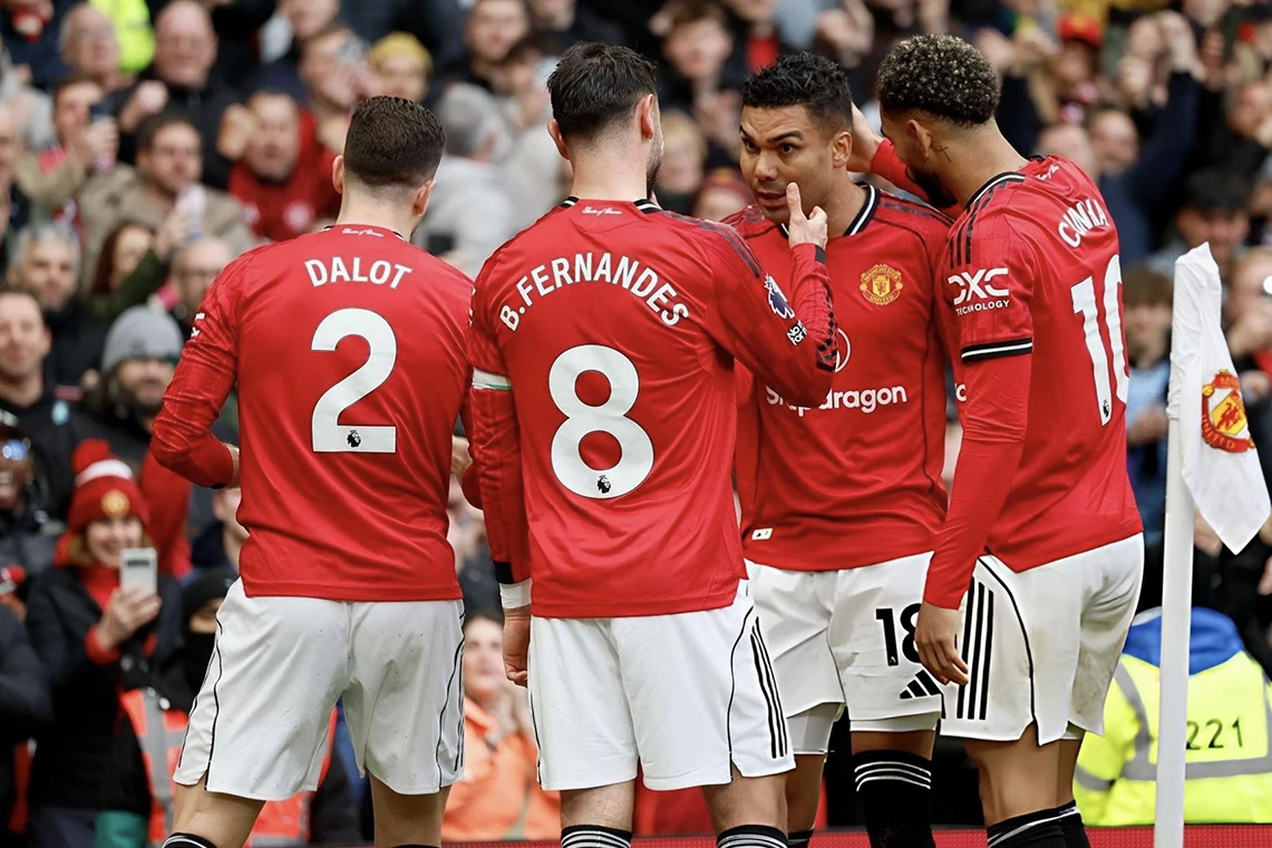 Những trụ cột như Casemiro, Bruno Fernandes… đang không có được sự thay thế xứng đáng trên băng ghế dự bị.