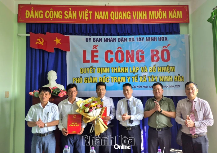 Công bố quyết định thành lập Trạm Y tế xã Tây Ninh Hòa