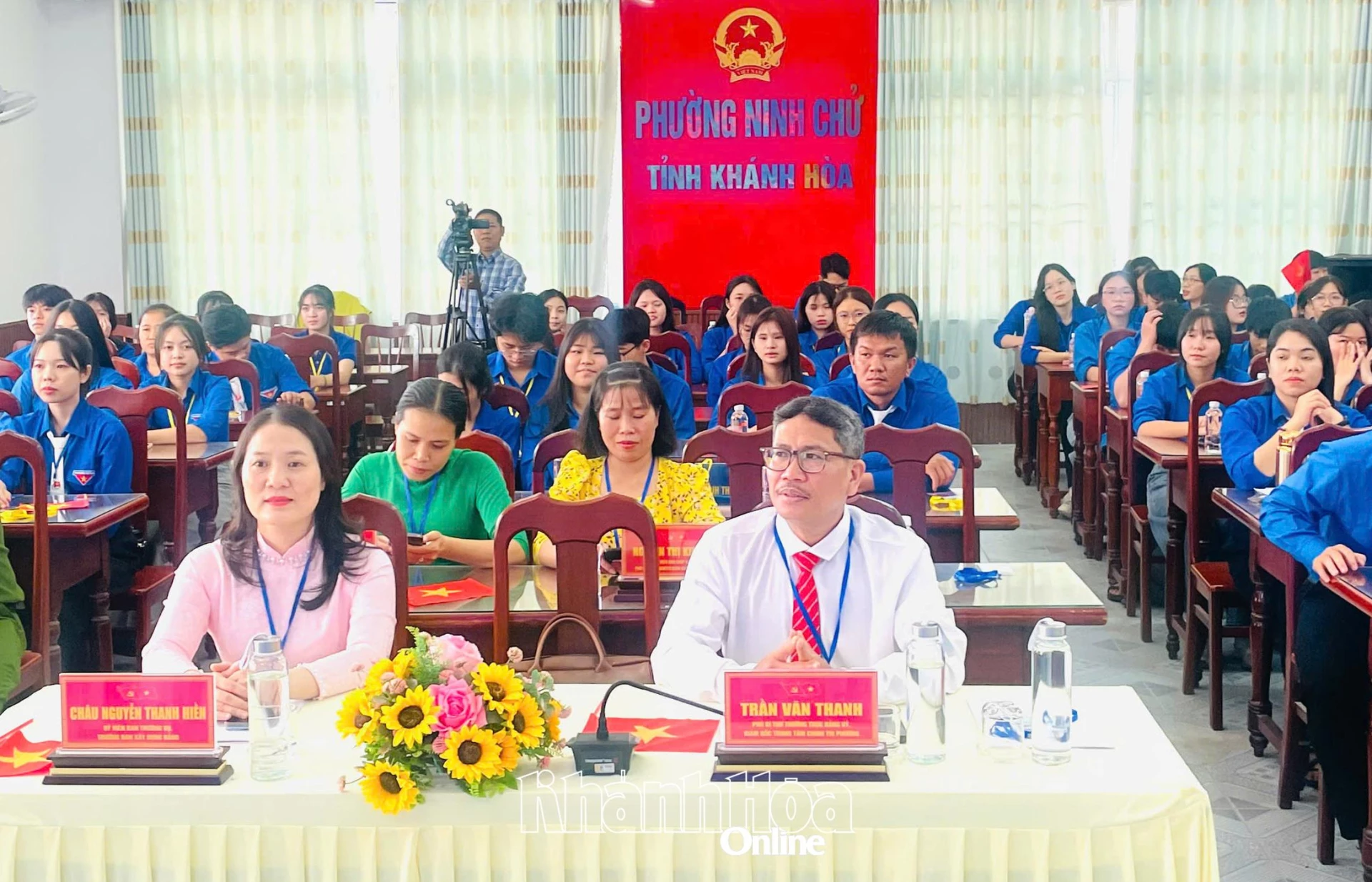 Các đại biểu dự đại hội.