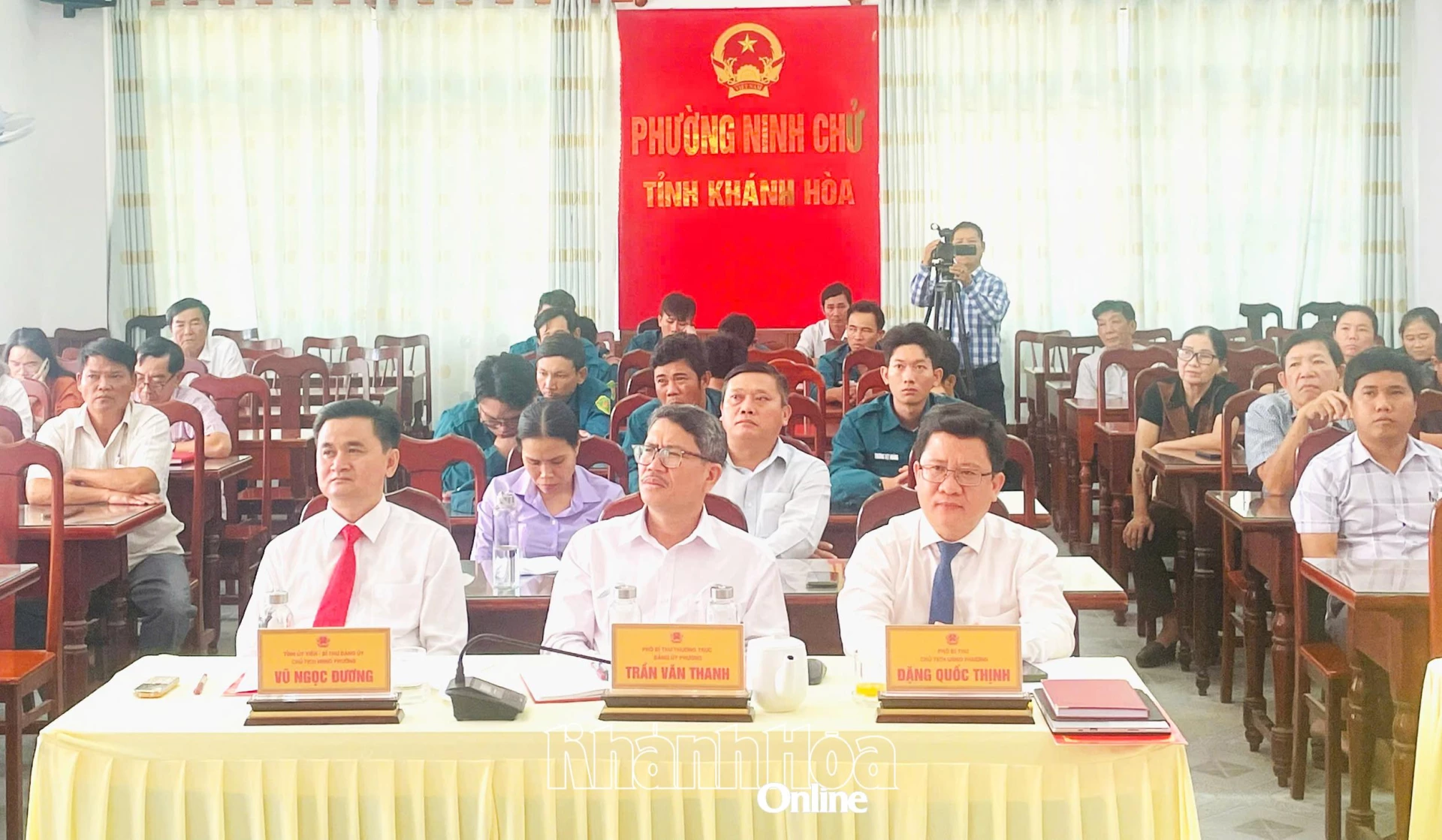 Các đại biểu dự hội nghị.