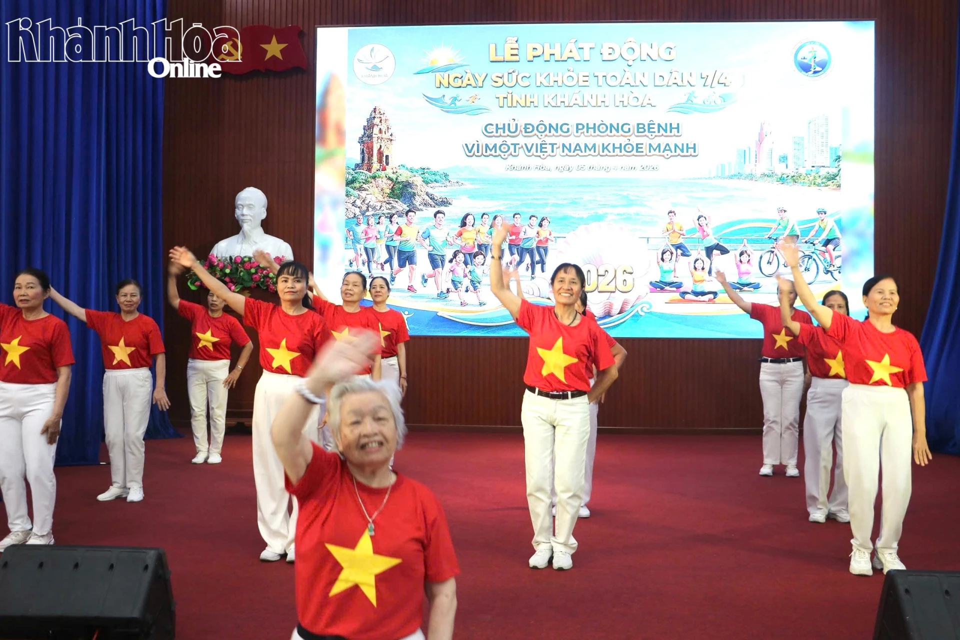 Tiếc mục đồng diễn dưỡng sinh do các cựu hưu trí biểu diễn