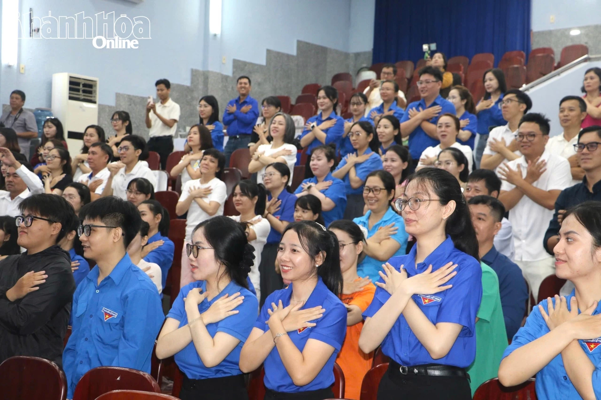 Đoàn viên thanh niên ngành Y tế đồng diễn bài dưỡng sinh tại chương trình