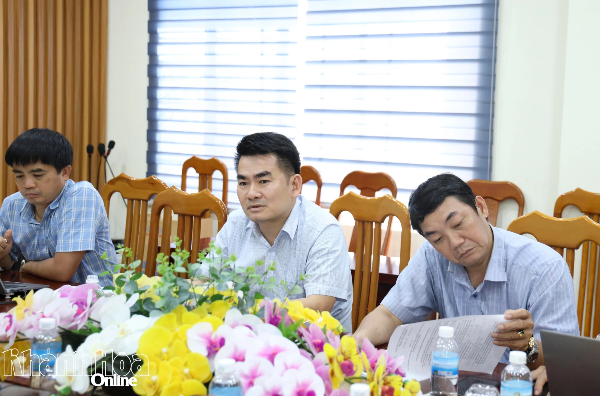 Lãnh đạo Sở Nông nghiệp và Môi trường trao đổi một số nội dung tại cuộc làm việc với xã Vạn Thắng.