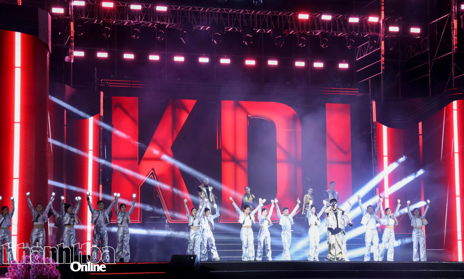 Biểu diễn bài hát Hỏa ca.