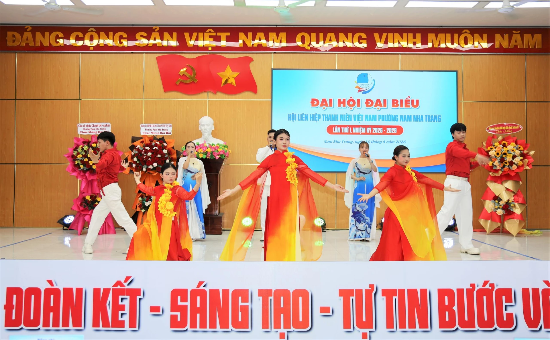 Tiết mục văn nghệ chào mừng Đại hội.