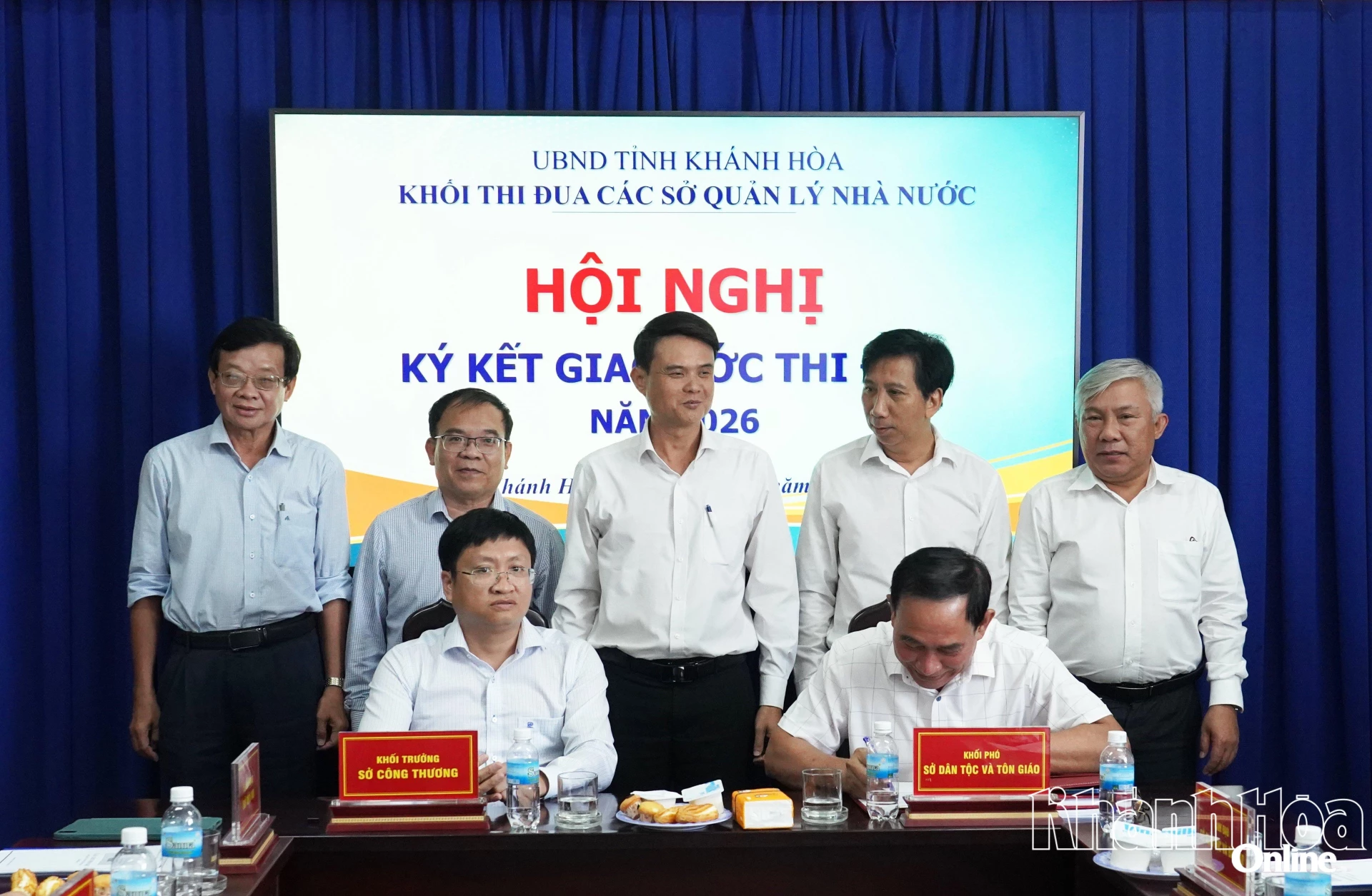 Các đơn vị trong khối ký kết giao ước thi đua năm 2026.