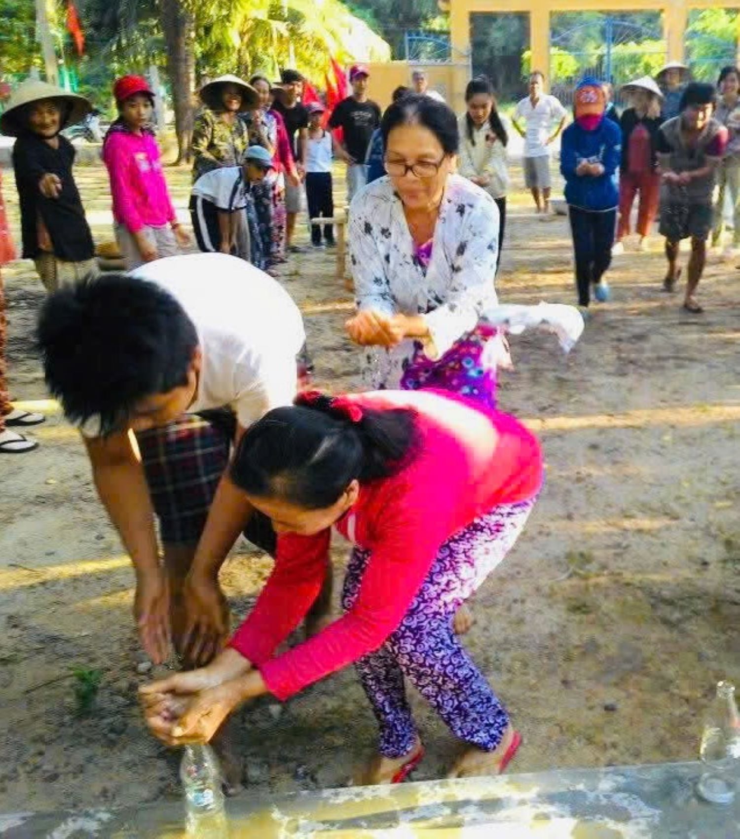 Người dân tham gia Ngày hội Đại đoàn kết toàn dân tộc khu dân cư thôn Trung Dõng 1 năm 2025. Ảnh tư liệu. 