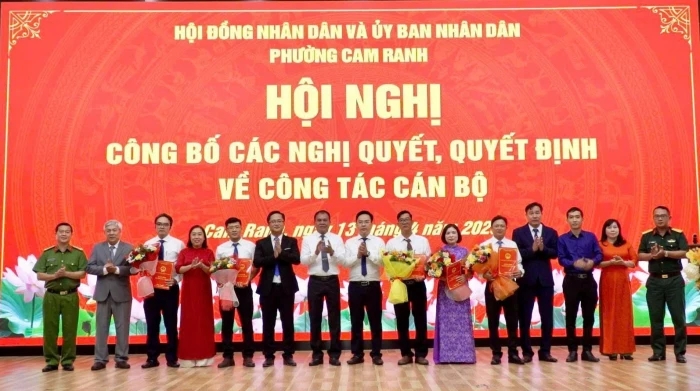 Phường Cam Ranh công bố các nghị quyết, quyết định về công tác cán bộ