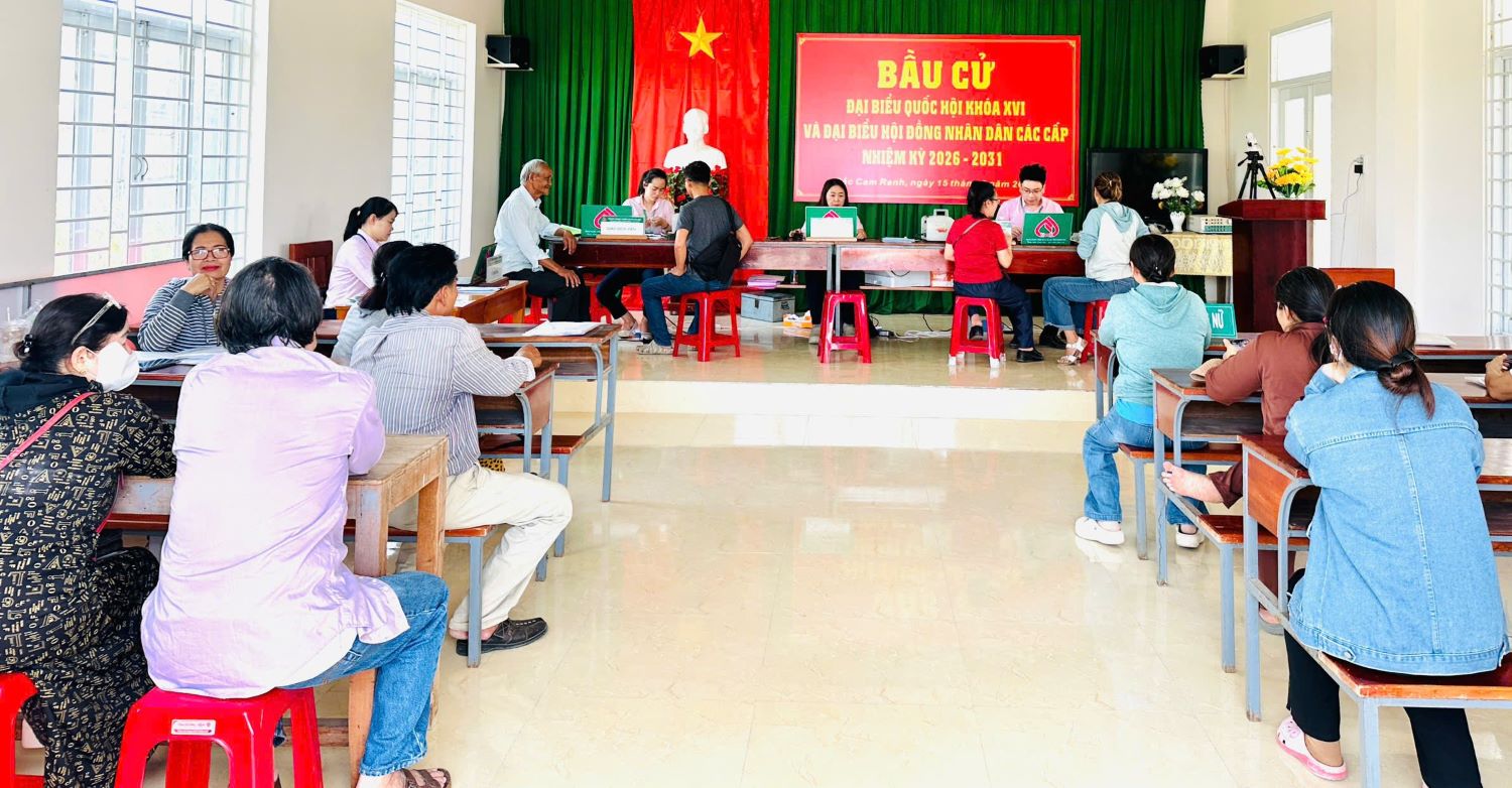 Quang cảnh buổi giải ngân.