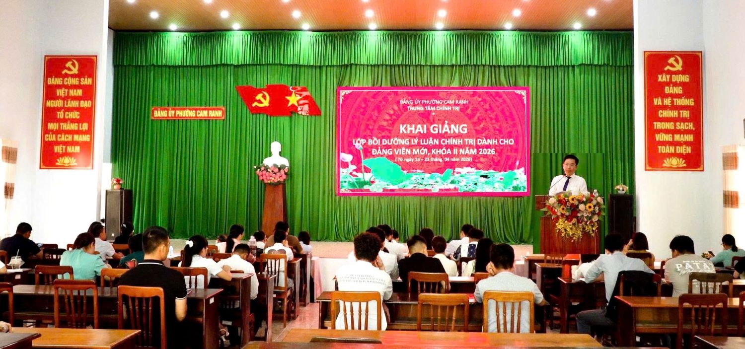 Quang cảnh buổi khai giảng.