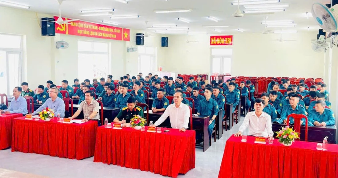 Các đại biểu tham dự khai mạc