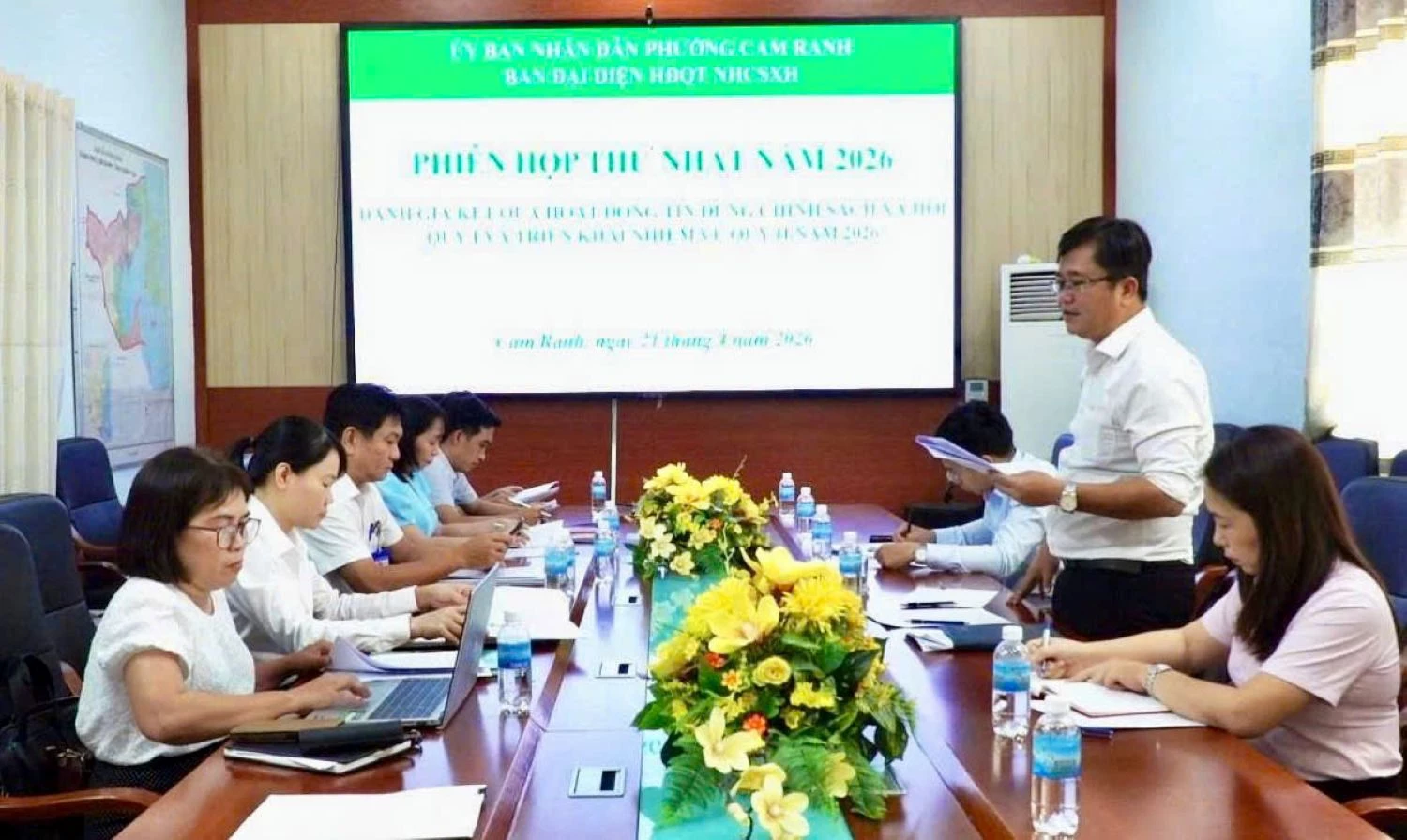 Quang cảnh cuộc họp.