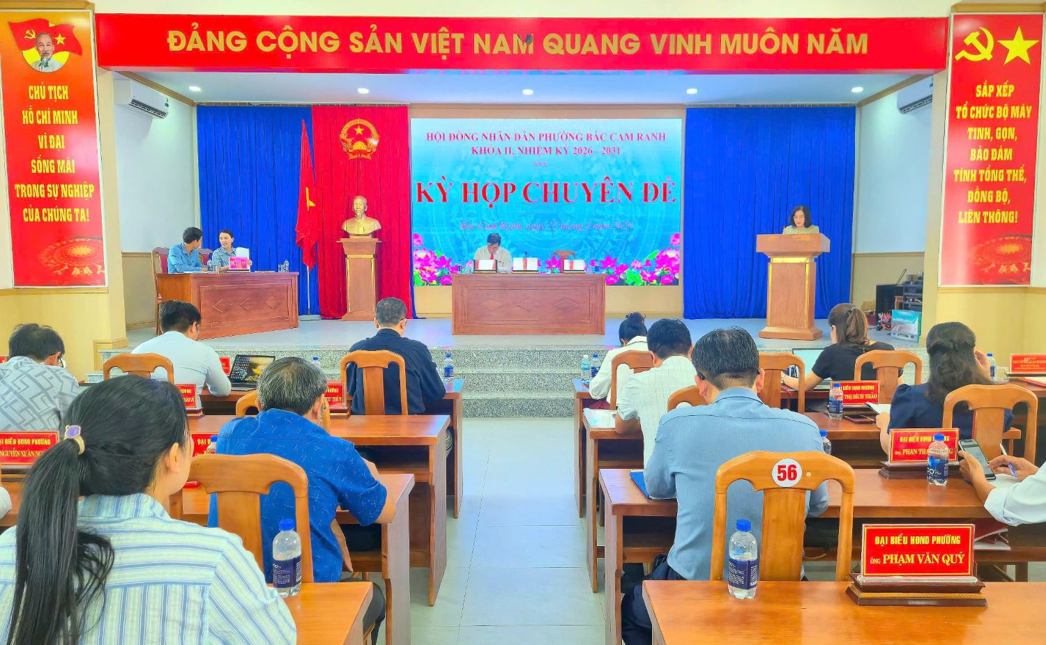 Quang cảnh kỳ họp.