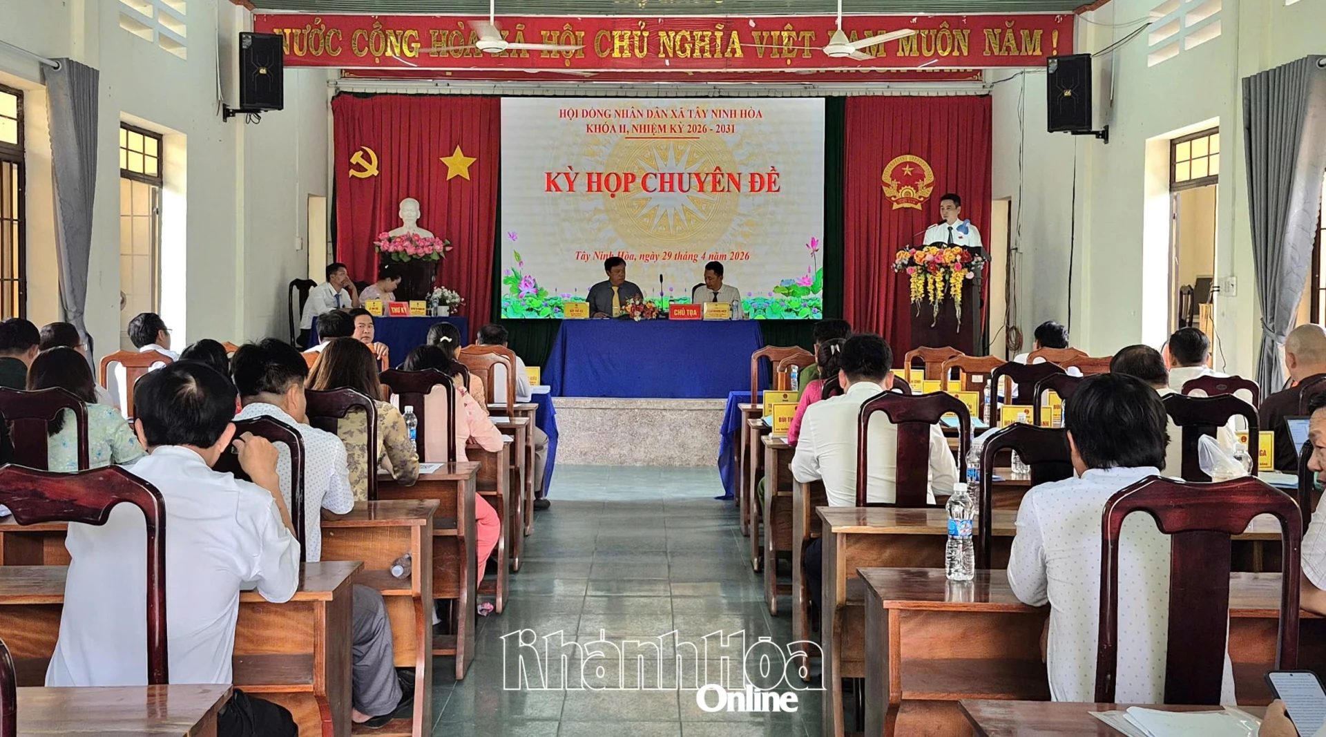 Quang cảnh kỳ họp