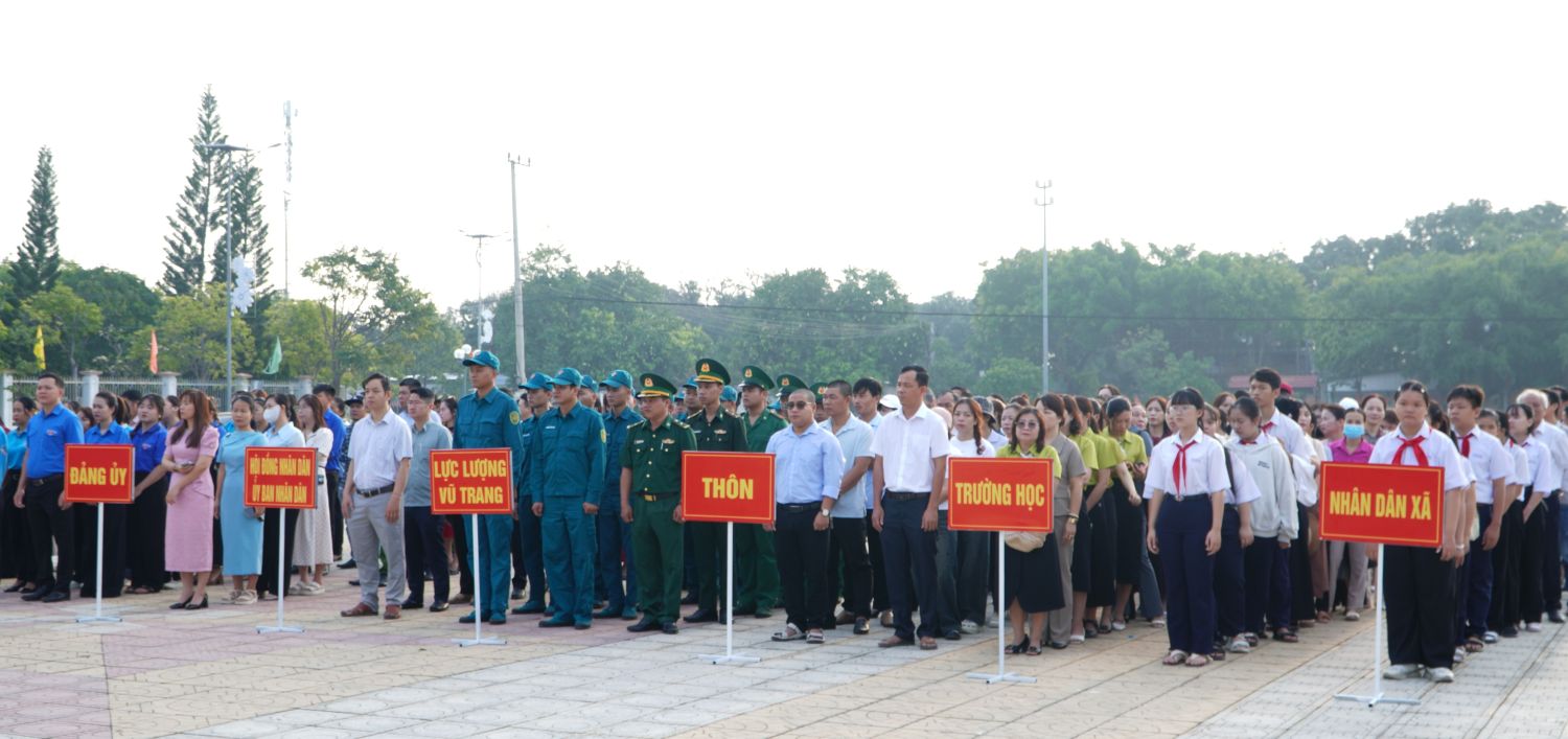 Quang cảnh lễ phát động.