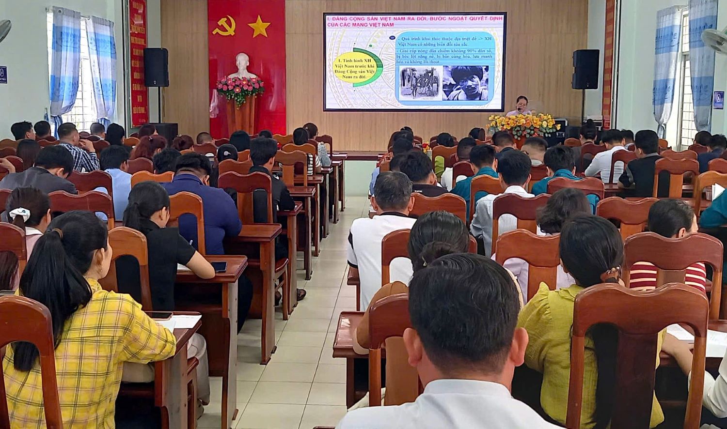 Quang cảnh lớp bồi dưỡng.