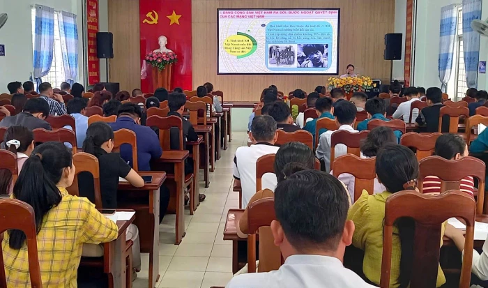 Bồi dưỡng nhận thức về Đảng cho 121 quần chúng ưu tú các xã khu vực Diên Khánh 