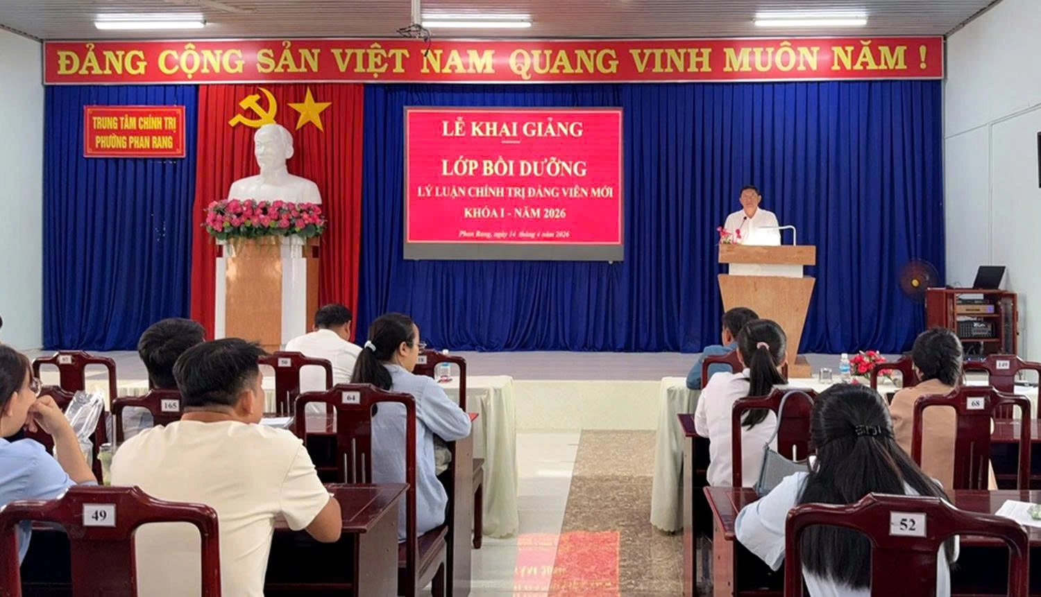 Quang cảnh lớp bồi dưỡng.