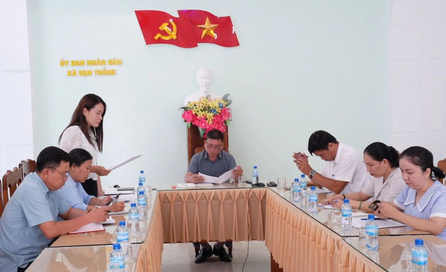 Quang cảnh phiên họp.